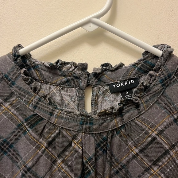Torrid Gray Plaid Women's Top - Picture 5 of 13